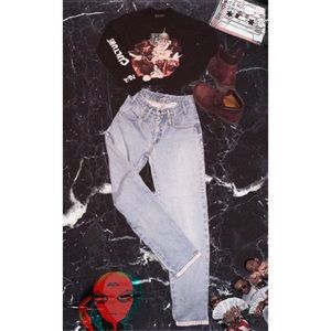 High Waisted 90’s Jeans 👽